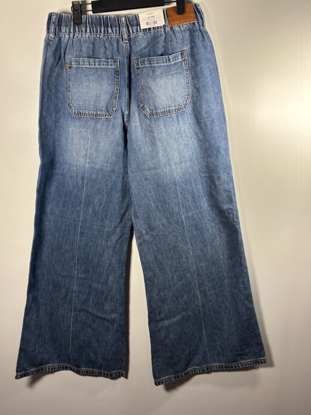 Brand new with tags! Judy Blue Relaxed Fit stretchy waist, wide leg Denim Jeans - Picture 2 of 5